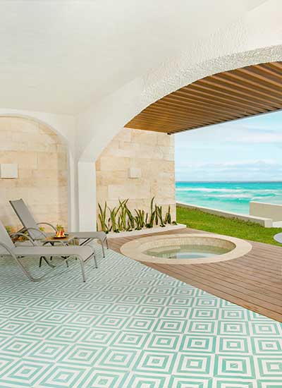Uno Beachfront Suite with Whirlpool