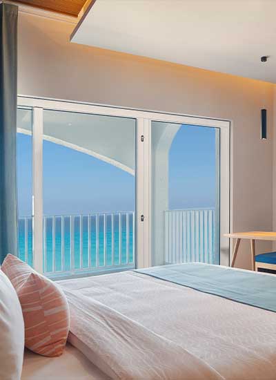 Uno Beachfront Suite with Whirlpool