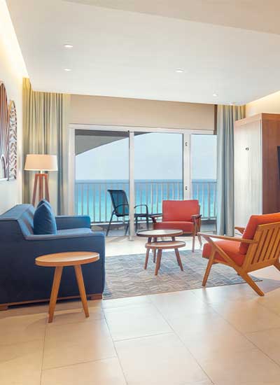 Uno Beachfront Suite with Whirlpool